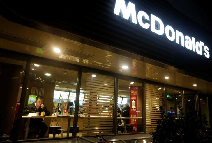 © Reuters. Ресторан McDonald's в Пекине