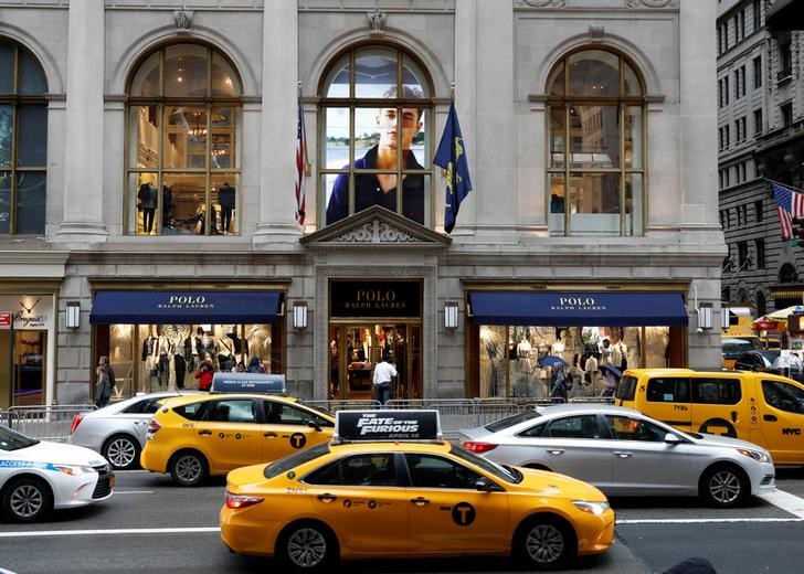 © Reuters. Ralph Lauren Corp.'s  flagship Polo store is seen on Fifth Avenue in New York City