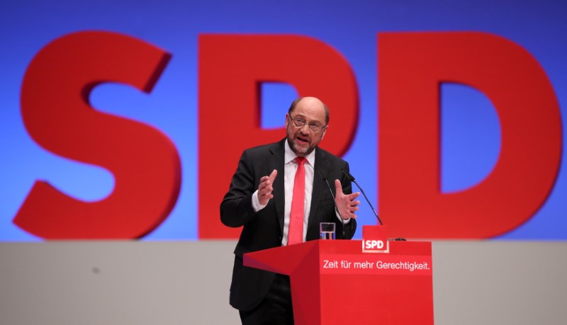 © Reuters. German Chancellor candidate Schulz of the SPD delivers his speech at the party convention at the party convention in Dortmund