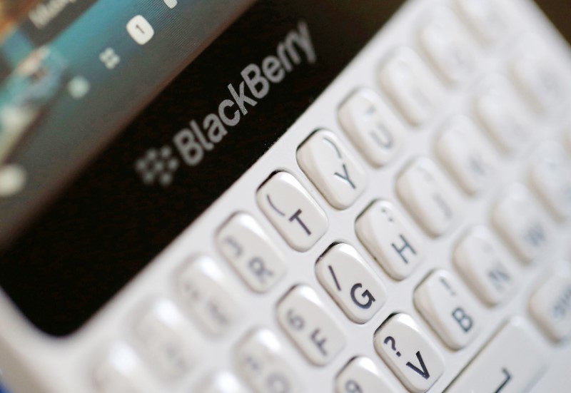 © Reuters. FILE PHOTO: A Blackberry smartphone is displayed in this illustrative picture taken in Bordeaux