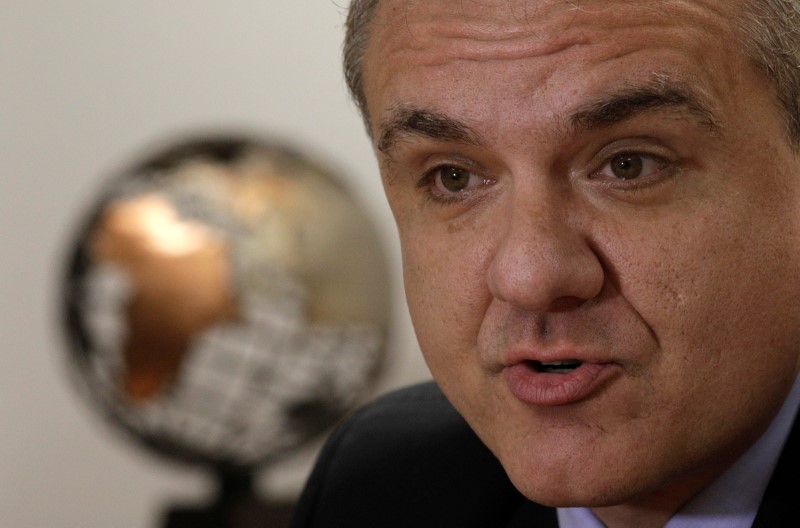 © Reuters. Luciano Siani, chief financial officer of Vale SA, talks during an interview in Rio de Janeiro