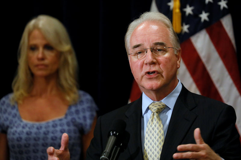 © Reuters. Price and Conway brief reporters after their meeting on opioid addiction with Trump at his nearby Bedminster golf estate, at a hotel in Bridgewater, New Jersey