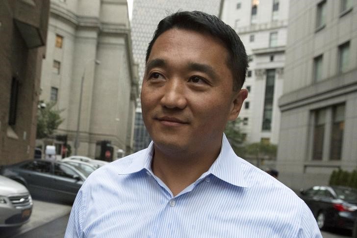 © Reuters. FILE PHOTO: Wey, the head of New York Global Group, exits the Manhattan Federal Courthouse following his hearing in New York