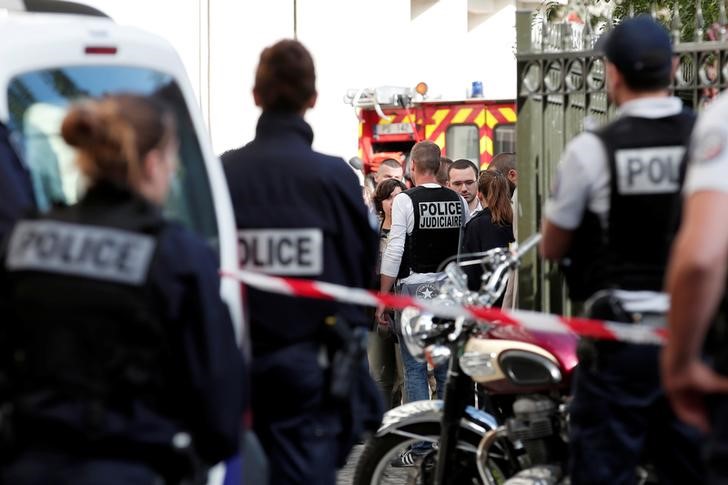 © Reuters. Police work near the scene where French soliders were hit and injured by a vehicle in the western Paris suburb of Levallois-Perret