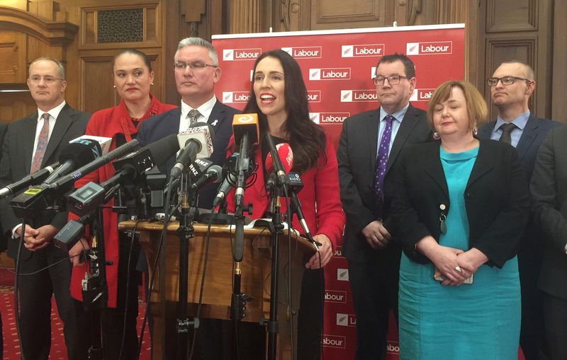 © Reuters. Jacinda Ardern speaks to the press alongside members of her party after Andrew Little stepped down in Wellington, New Zealand