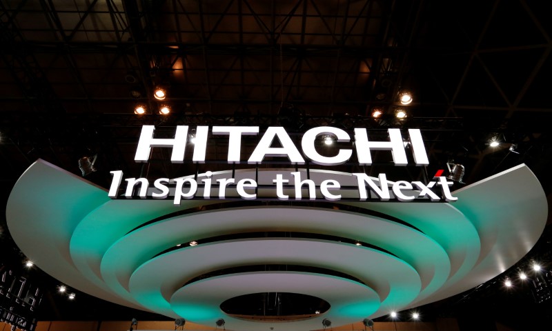© Reuters. FILE PHOTO: Logo of Hitachi Ltd. is pictured at CEATEC JAPAN 2016 in Chiba