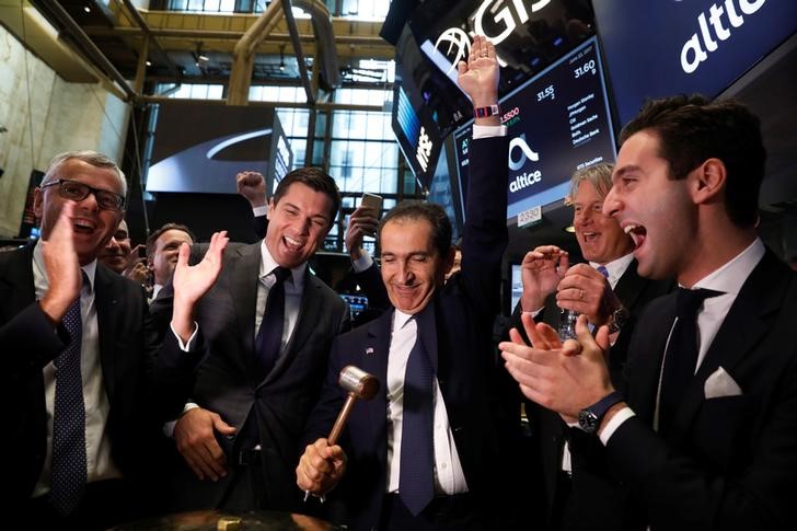 © Reuters. Drahi, founder and controlling shareholder of the the telecommunications group Altice, rings a ceremonial bell marking the IPO of the company on the New York Stock Exchange