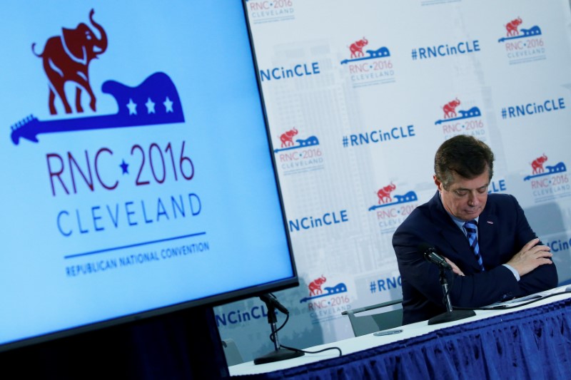 © Reuters. FILE PHOTO: Donald Trump's campaign chair and convention manager Paul Manafort appears at a press conference at the Republican Convention in Cleveland