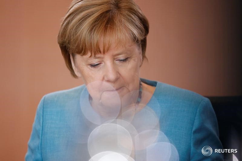 © Reuters. German Chancellor Angela Merkel attends the weekly cabinet meeting at the Chancellery in Berlin