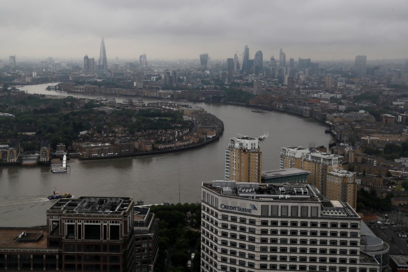 © Reuters. FILE PHOTO: The City of London is seen from Canary Wharf