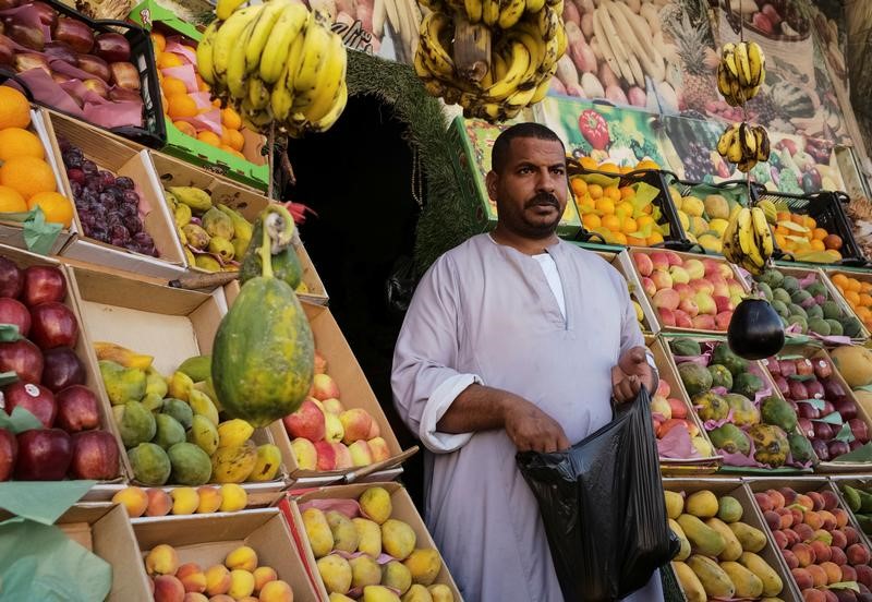 © Reuters. التضخم السنوي في مدن مصر يقفز إلى 33% في يوليو مسجلا أعلى مستوياته منذ نحو 31 عاما