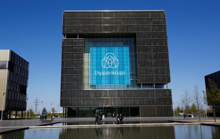 © Reuters. Логотип ThyssenKrupp на здании штаб-квратиры компании в Эссене