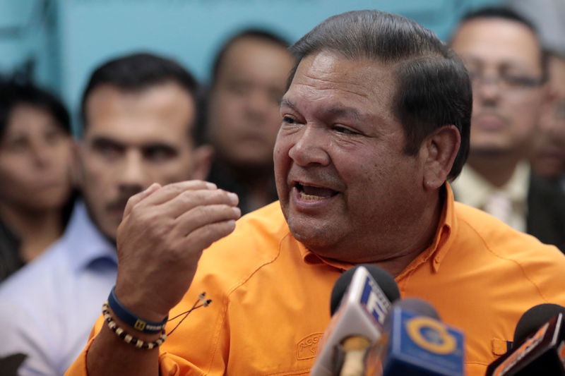 © Reuters. Líder de oposição da Venezuela Andrés Velásquez, durante coletiva de imprensa, em Caracas