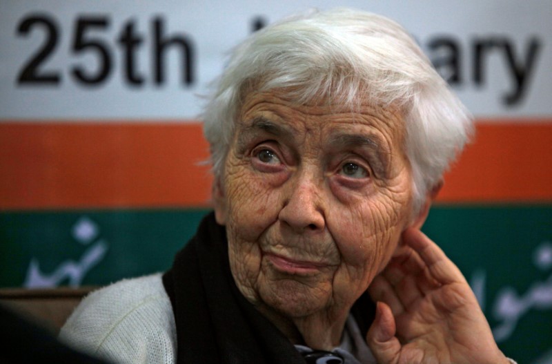 © Reuters. German-born nun Ruth Pfau attends a press conference at Marie Adelaide Leprosy Centre in Karachi