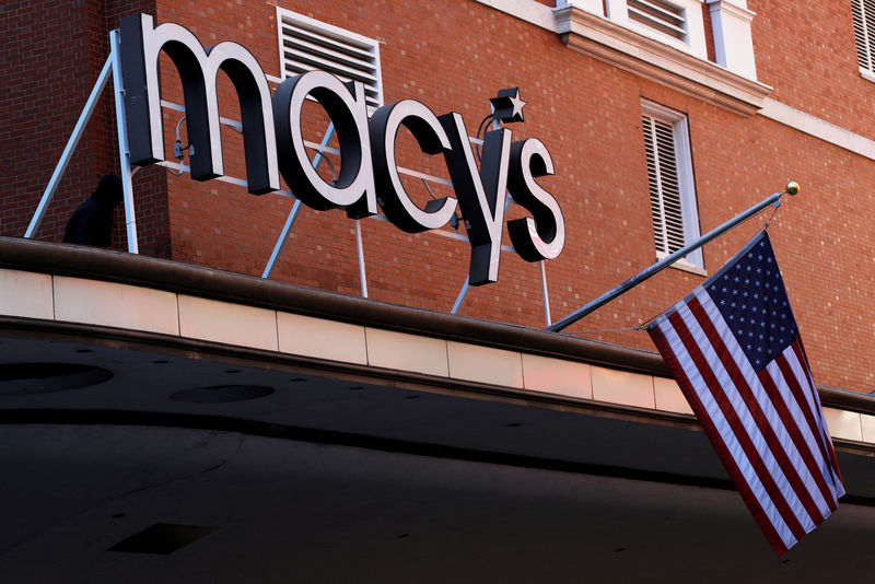 © Reuters. FILE PHOTO: A sign marks the Macy's store in Boston