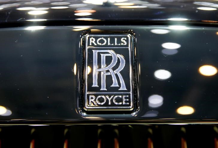 © Reuters. FILE PHOTO -The logo of Rolls-Royce is seen during the 87th International Motor Show at Palexpo in Geneva