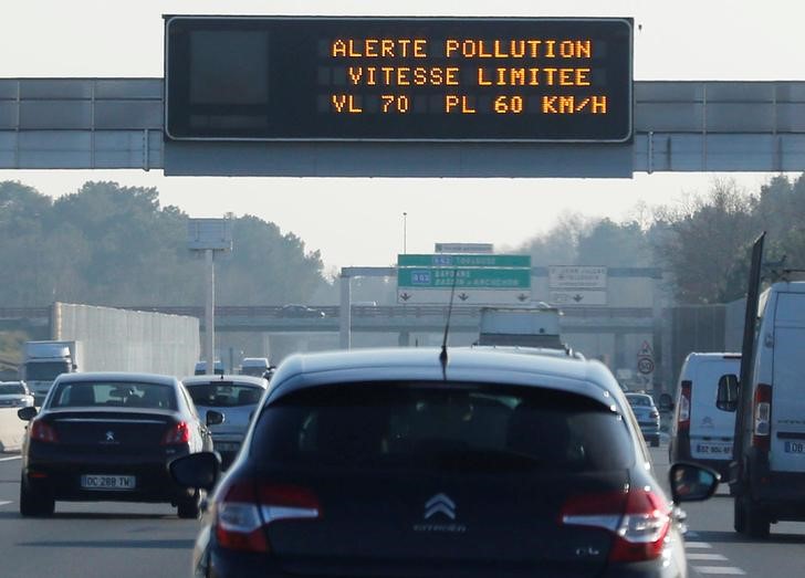 © Reuters. Rodovia da França, país também atendido pela Uber