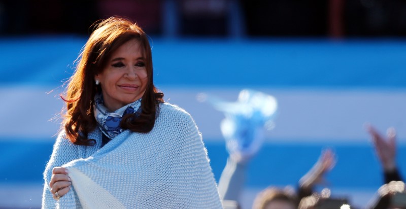 © Reuters. Ex-presidente argentina Cristina Kirchner durante comício em Buenos Aires