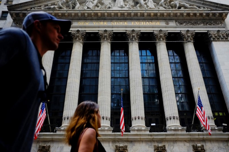 © Reuters. People walk by New York Stock Exchange in the financial district in New York