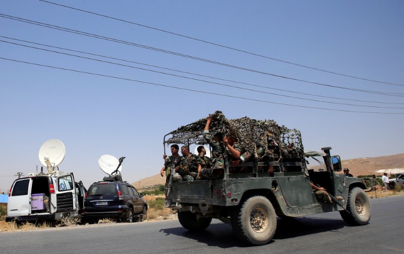 © Reuters. سرايا أهل الشام السورية تبدأ الانسحاب من منطقة حدودية في لبنان يوم السبت