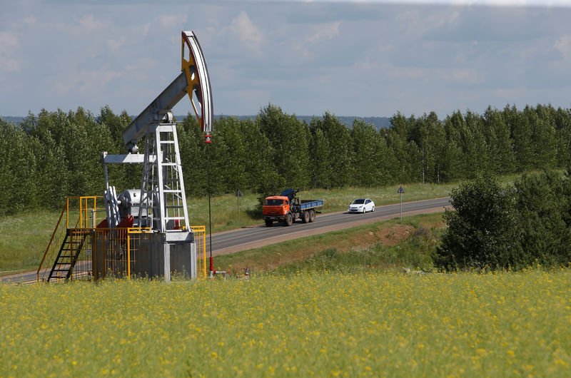 © Reuters. Станок-качалка на Ашальчинском нефтяном месторождении Татнефти близ Альметьевска
