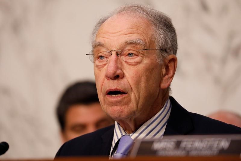 © Reuters. FILE PHOTO: Senator Chuck Grassley (R-IA) asks a question during a Judiciary Committee hearing into alleged Russian meddling in the 2016 election on Capitol Hill in Washington