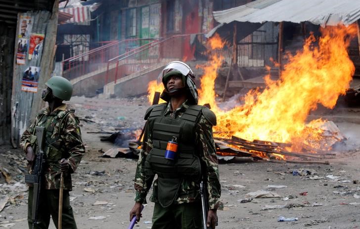© Reuters. المعارضة الكينية تتهم الشرطة بقتل 100 شخص