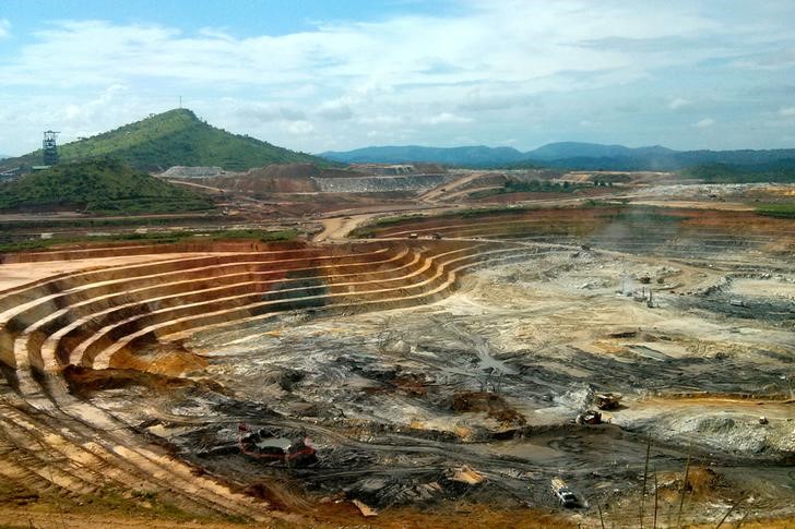 © Reuters. The KCD open pit gold mine, operated by Randgold, at the Kibali mining site in the Democratic Republic of Congo