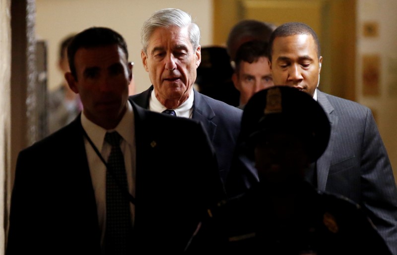 © Reuters. FILE PHOTO: Special Counsel Mueller departs after briefing members of the U.S. Senate on his investigation in Washington