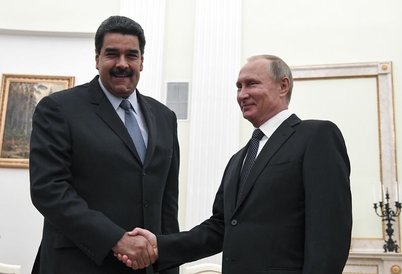 © Reuters. Presidente russo, Vladimir Putin, e presidente da Venezuela, Nicolás Maduro, em Moscou