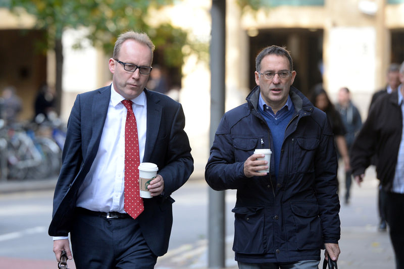 © Reuters. Former Tesco UK Managing Director Christopher Bush (R) arrives at Southwark Crown Court where he faces charges of fraud and false accounting in London, Britain