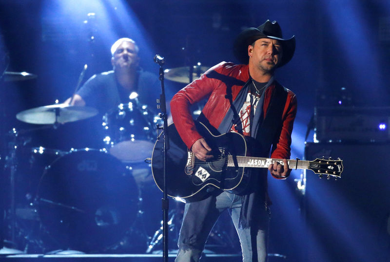 © Reuters. Jason Aldean durante apresentação em Las Vegas