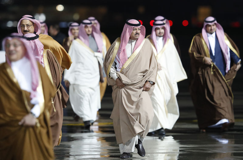 © Reuters. Члены делегации Саудовской Аравии в аэропорту Внуково