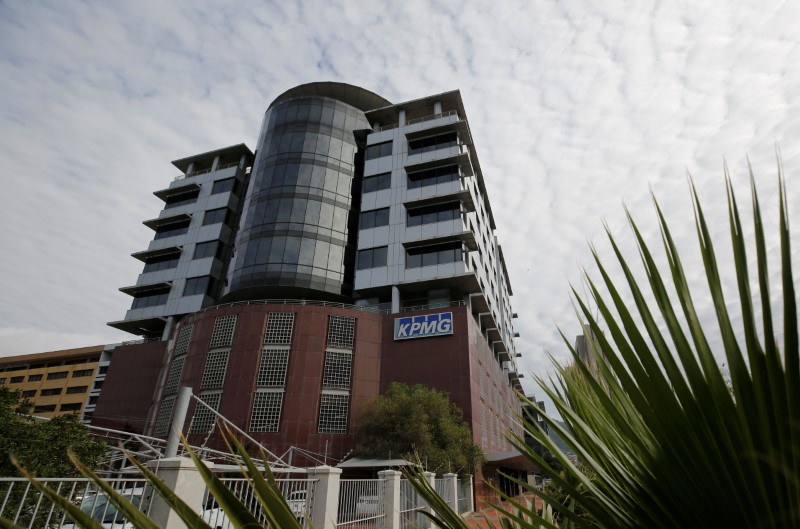 © Reuters. FILE PHOTO: The offices of auditors KPMG are seen in Cape Town, South Africa