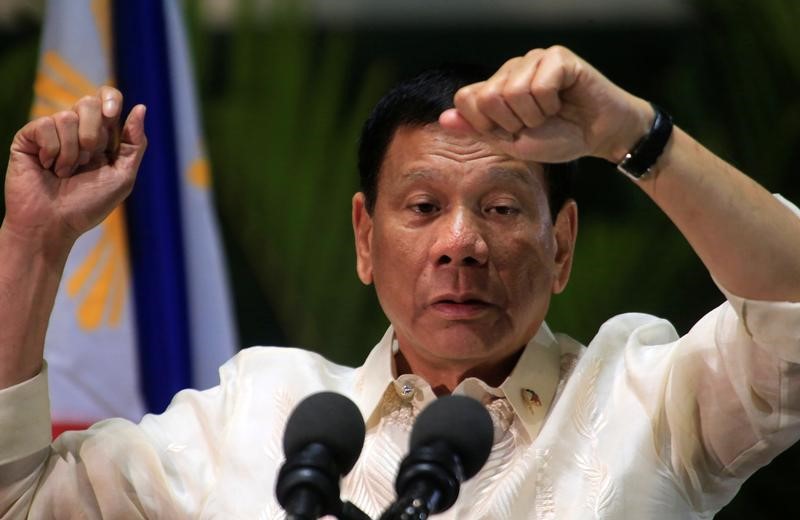 © Reuters. الصين تمنح الفلبين أسلحة في إشارة إلى العلاقات الودية