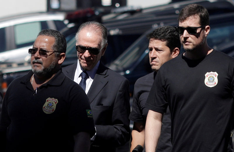 © Reuters. FILE PHOTO: Brazilian Olympic Committee (COB) President Carlos Arthur Guzman arrives to Federal Police headquarters in Rio de Janeiro