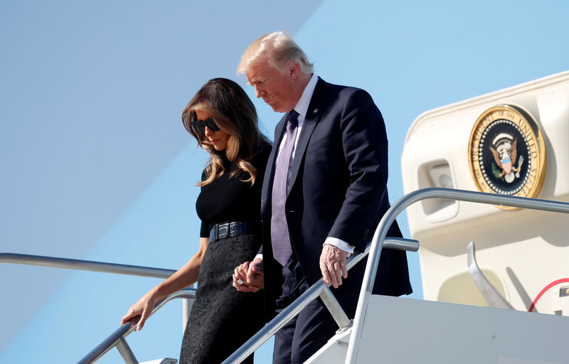 © Reuters. U.S. President Donald Trump visits Las Vegas after the mass shooting