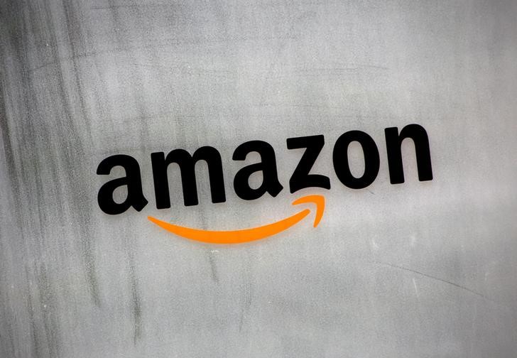 © Reuters. Logo da Amazon é visto em escritórios da empresa em Tóquio, Japão