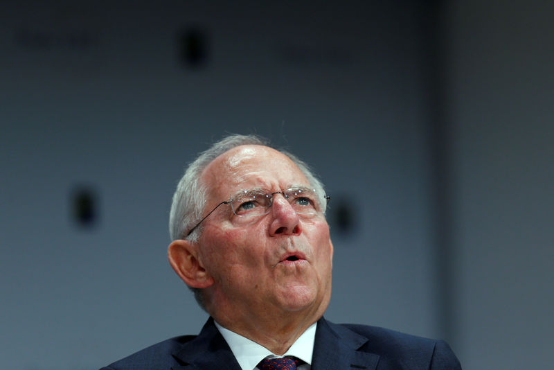 © Reuters. FILE PHOTO: German Finance Minister Schaeuble addresses European Banking Congress in Frankfurt