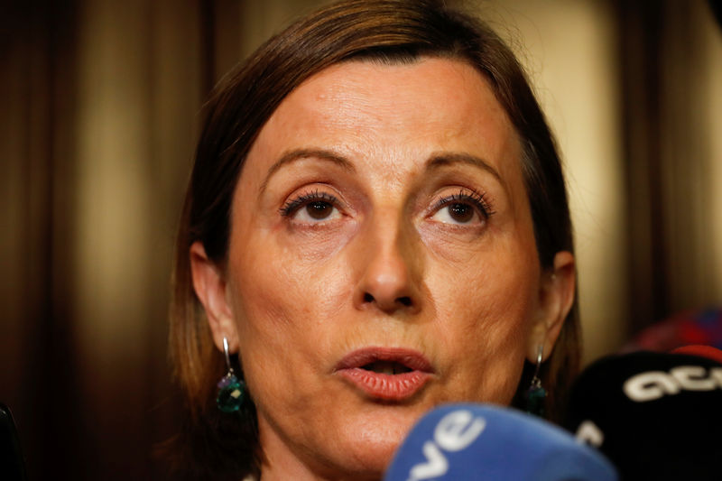 © Reuters. Presidente do Parlamento da Catalunha, Carme Forcadell, fala com a imprensa em Barcelona, Espanha