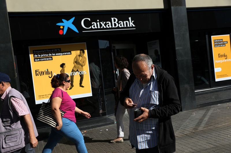 © Reuters. Consejo de Caixabank decidirá el viernes sobre un posible cambio de sede
