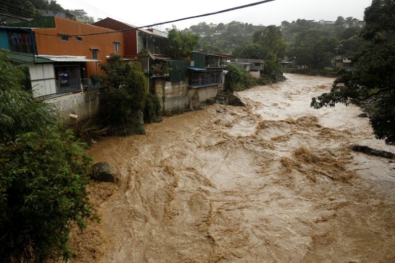 © Reuters. The flooded Tiribi river is seen during heavy rains of Tropical Storm Nate that affects the country in San Jose, Costa Rica