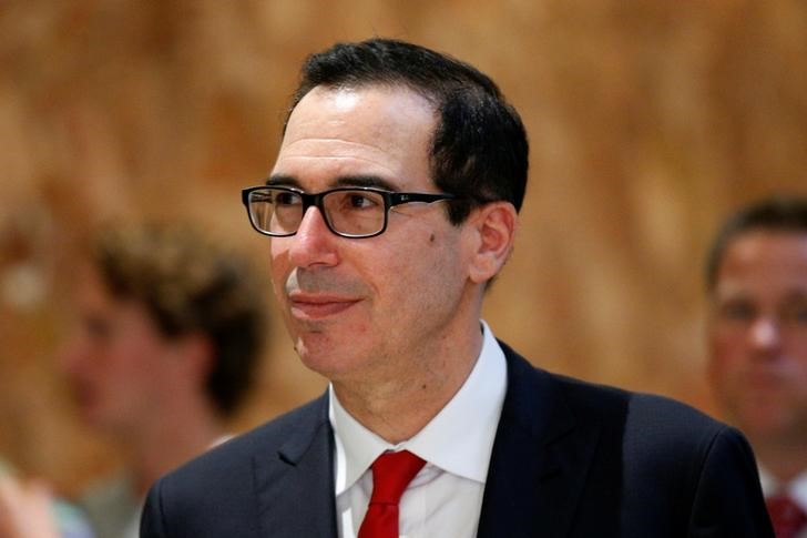 © Reuters. FILE PHOTO - Treasury Secretary Steven Mnuchin walks through the lobby of Trump Tower in New York