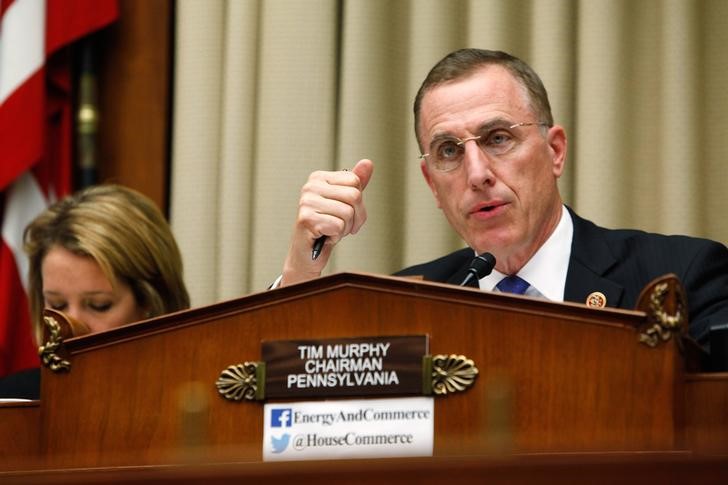 © Reuters. FILE PHOTO - Murphy chairs a House Energy and Commerce Oversight and Investigations Subcommittee hearing on the U.S. response to the Ebola crisis, in Washington