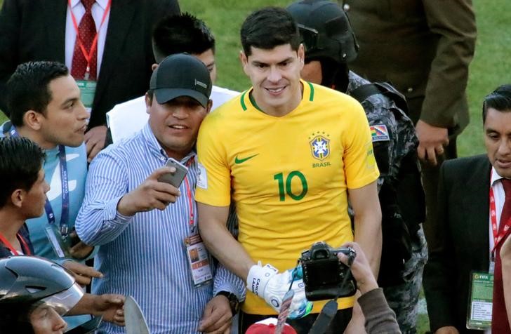 © Reuters. البرازيل تكتفي بالتعادل مع بوليفيا بعد تألق الحارس لامبي