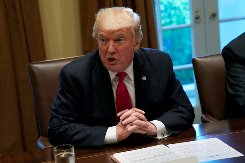 © Reuters. U.S. President Donald Trump participates in a briefing with senior military leaders at the White House in Washington, U.S.