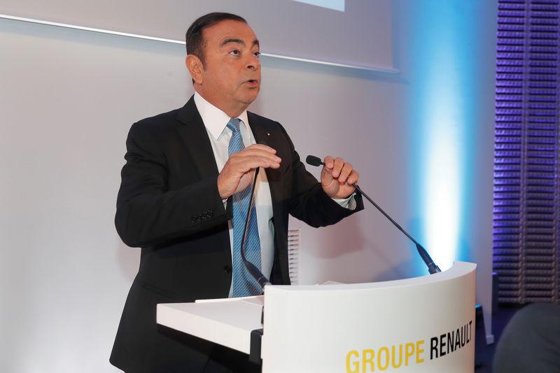 © Reuters. Carlos Ghosn, Chairman and CEO of the Renault-Nissan Alliance, unveils Renault next mid-term strategic plan during a news conference in Paris