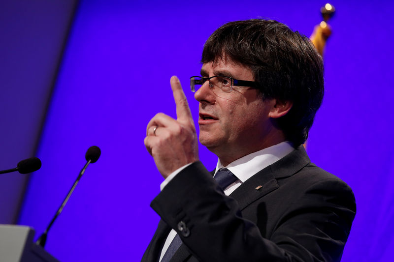 © Reuters. Catalan President Puigdemont speaks during news conference in Barcelona