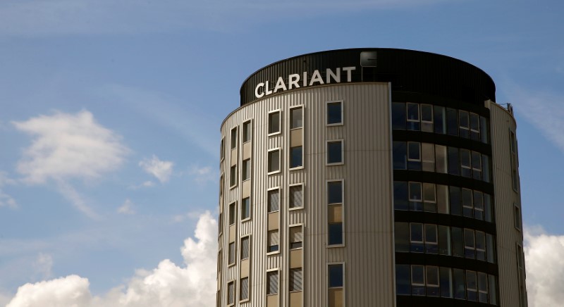 © Reuters. Logo of Swiss specialty chemicals company Clariant is seen in Pratteln