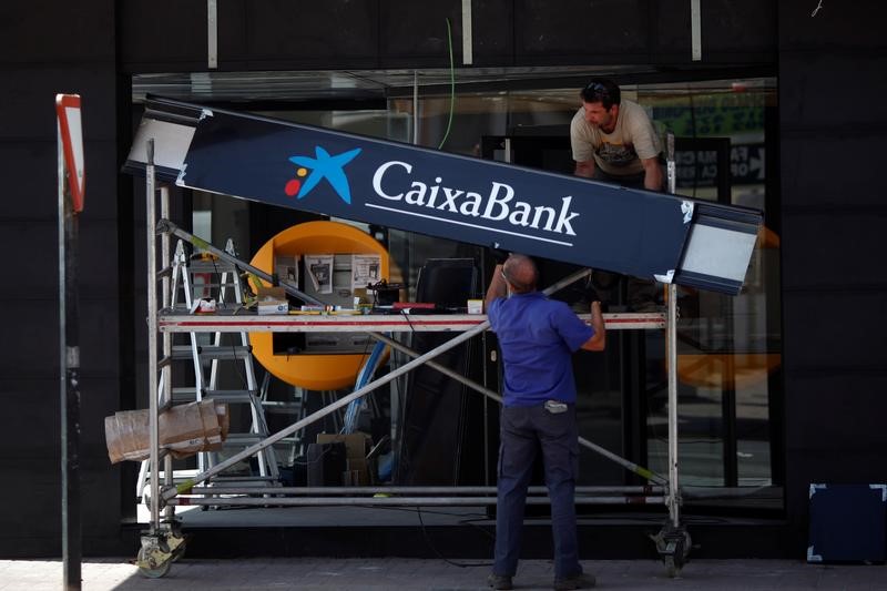 © Reuters. Caixabank aprueba trasladar su sede social a Valencia